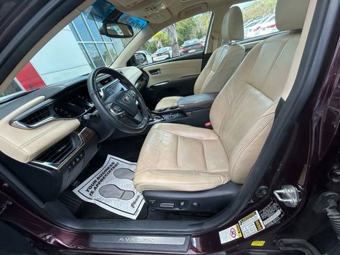 Used 2013 Toyota Avalon Limited w/ Technology Pkg image 10