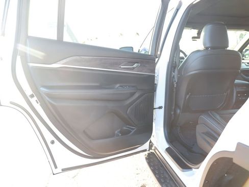 New 2025 Jeep Grand Cherokee L Limited image 32