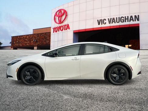 New 2026 Toyota Prius LE FWD image 2