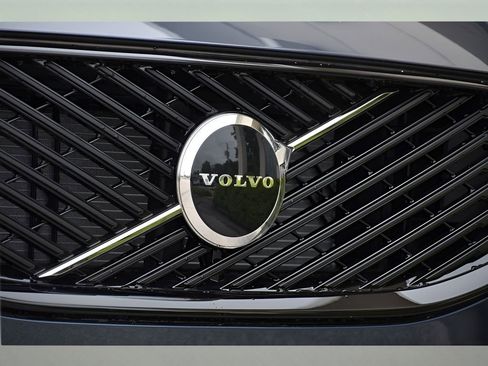 Certified 2026 Volvo XC60 B5 Core w/ Protection Package Premier AWD/4WD image 11