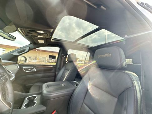 Used 2024 Chevrolet Suburban High Country image 19