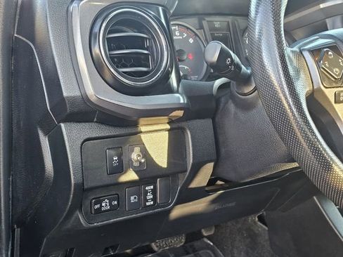 Used 2021 Toyota Tacoma 4x4 Double Cab image 17