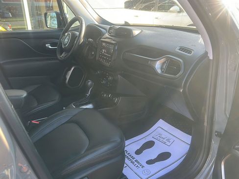 Used 2022 Jeep Renegade Limited AWD/4WD image 9