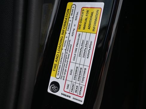 Used 2025 Volvo XC40 B5 Core image 43