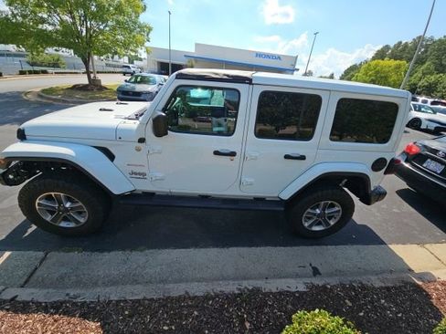 Used 2018 Jeep Wrangler Unlimited Sahara AWD/4WD image 2