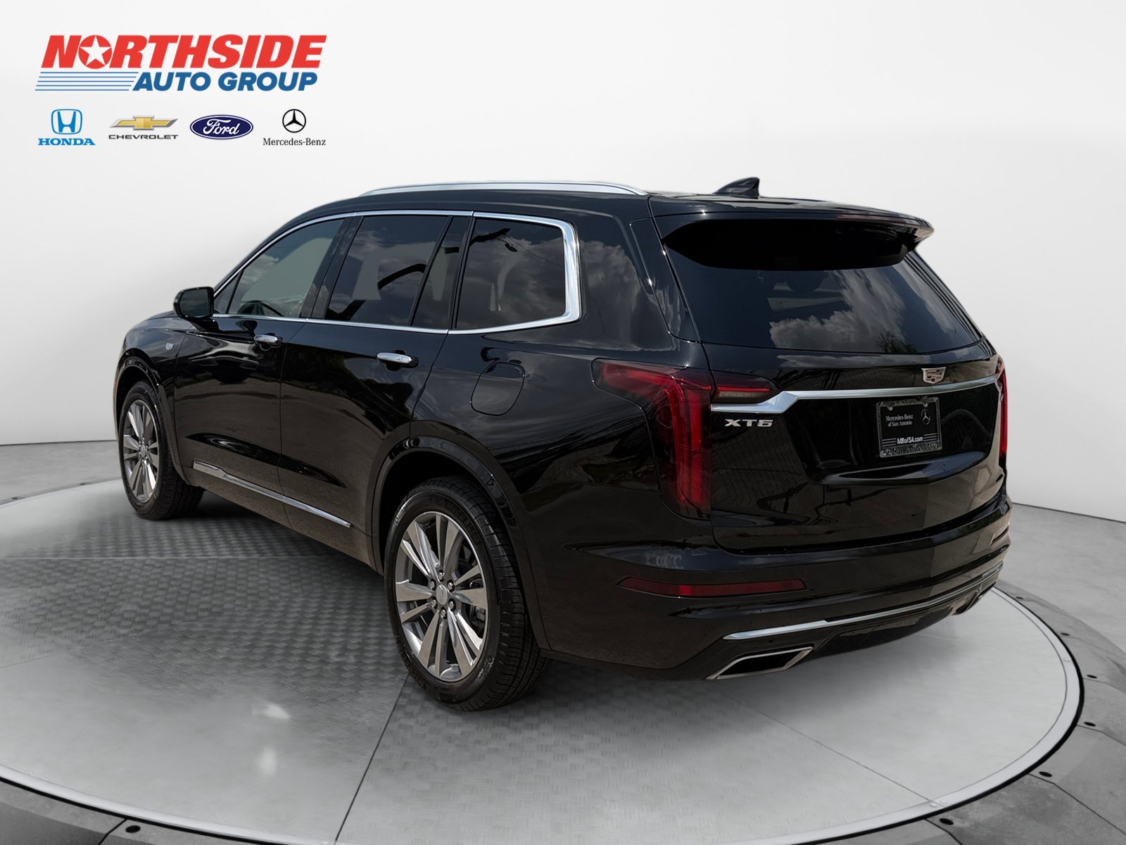 Used 2025 Cadillac XT6 Premium Luxury FWD image 5
