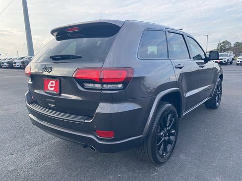 Used 2021 Jeep Grand Cherokee Laredo X image 8