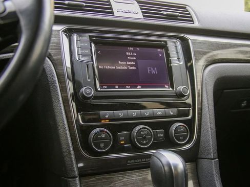 Used 2018 Volkswagen Passat 2.0T SE image 12