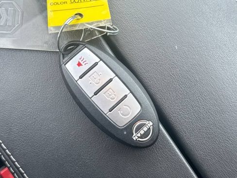 Used 2022 Nissan Rogue SV AWD/4WD image 28