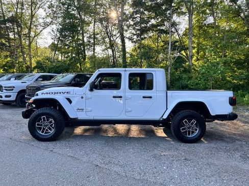 Used 2026 Jeep Gladiator Mojave AWD/4WD image 12