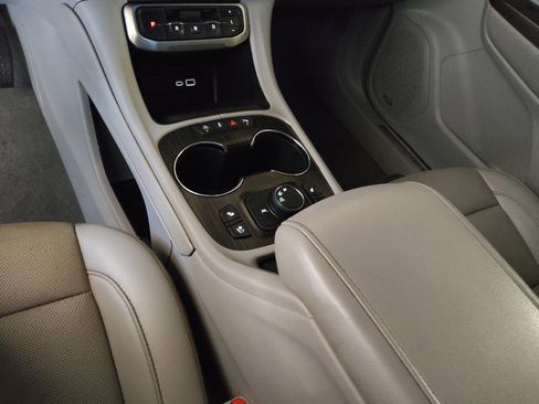 Used 2022 GMC Acadia SLT w/ Technology Package FWD image 26