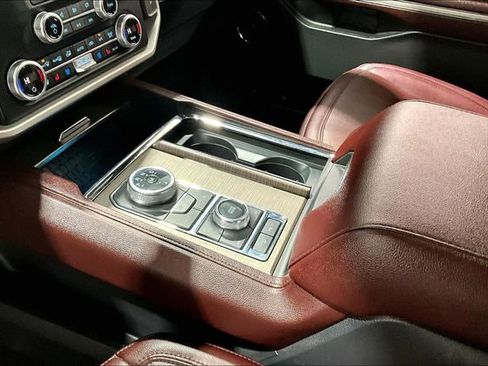 Used 2024 Ford Expedition Limited image 18