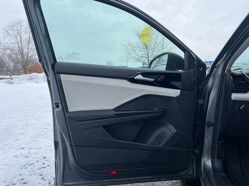 Used 2025 Volkswagen Taos S image 7