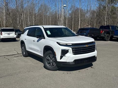 New 2026 Chevrolet Traverse LT w/ Enhanced Driving Package image 2