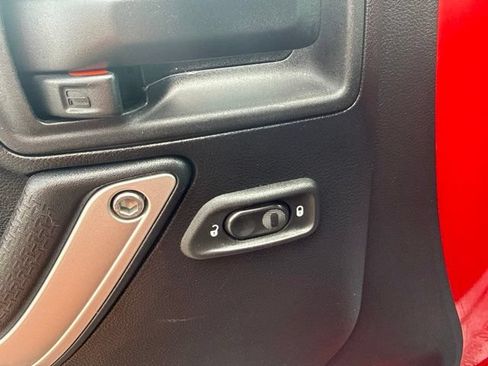 Used 2014 Jeep Wrangler Unlimited Rubicon AWD/4WD image 17