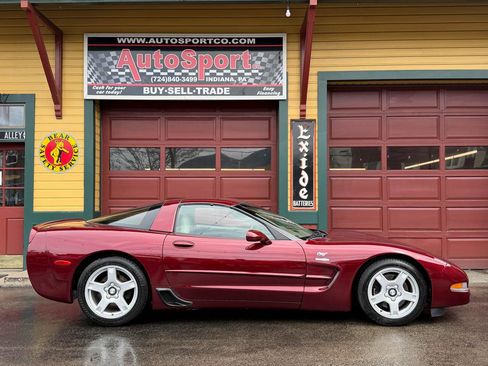 Used 2003 Chevrolet Corvette Coupe w/ Preferred Equipment Group RWD image 3