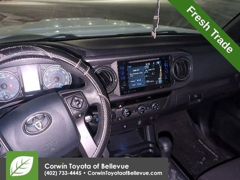 Used 2017 Toyota Tacoma TRD Sport image 12