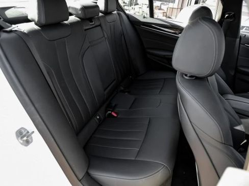 Used 2023 BMW 530e image 44