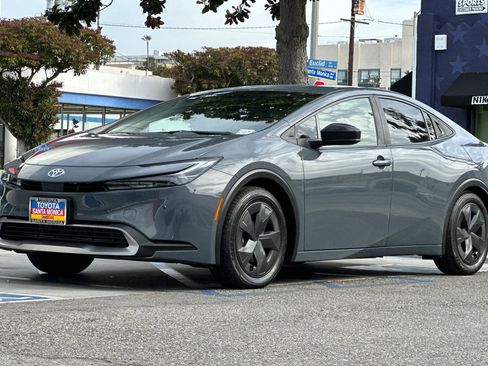 Used 2026 Toyota Prius Plug-In Hybrid image 8