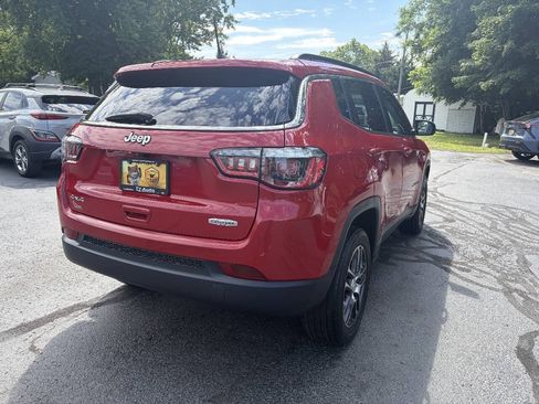 Used 2020 Jeep Compass Latitude w/ Cold Weather Group AWD/4WD image 9