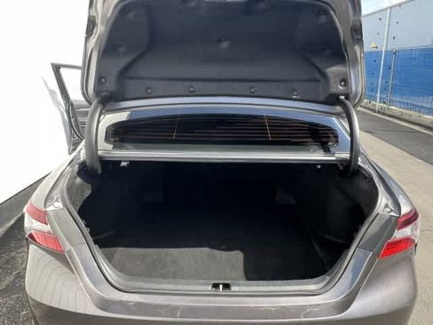 Used 2023 Toyota Camry SE image 11