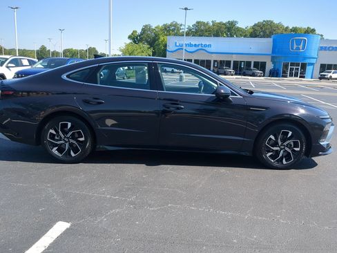 Used 2024 Hyundai Sonata SEL FWD image 2