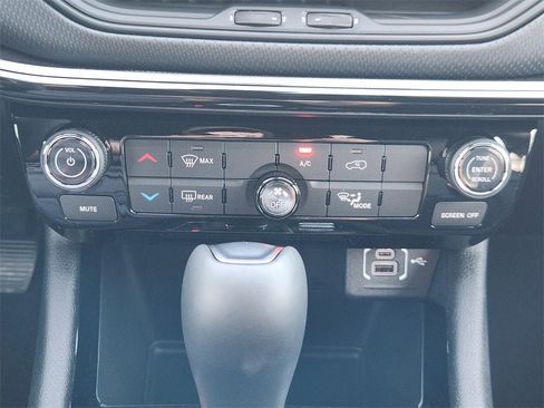 New 2026 Jeep Compass Latitude image 14