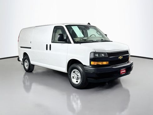 Used 2020 Chevrolet Express 3500 w/ Driver Convenience Package RWD image 7