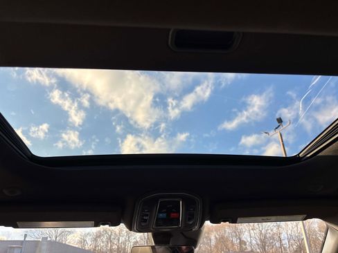 New 2025 Jeep Grand Cherokee Altitude image 9