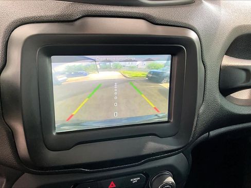 Used 2018 Jeep Renegade Latitude w/ Popular Equipment Group FWD image 26