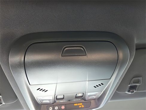 Used 2022 Chevrolet Equinox RS w/ RS Leather Package image 22