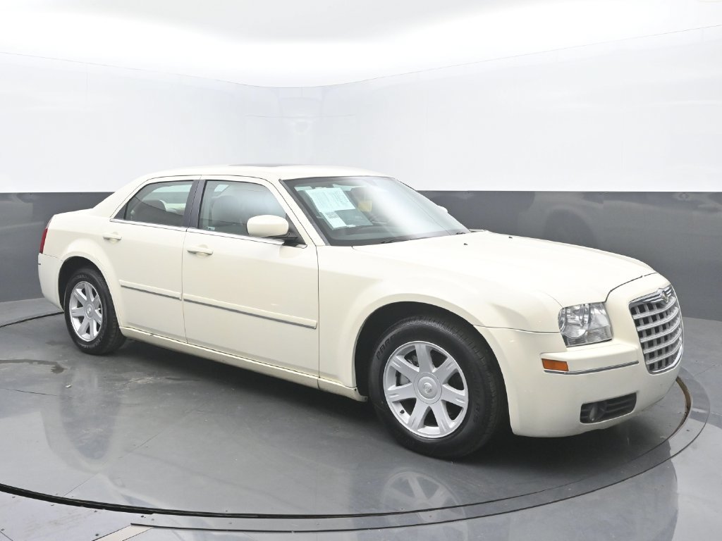 Used 2005 Chrysler 300 Touring w/ Sound Group RWD image 7