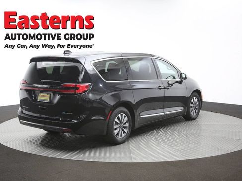 Used 2023 Chrysler Pacifica Limited FWD image 44