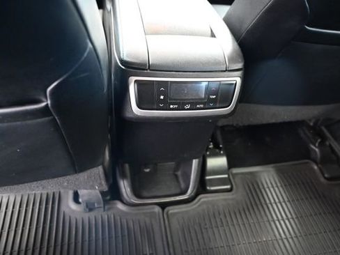 Used 2016 Toyota Highlander XLE w/ Four Season Floor Mat Package image 30