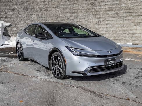 Used 2024 Toyota Prius Prime XSE image 2