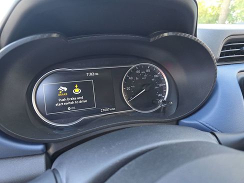 Used 2025 Nissan Versa SV image 3