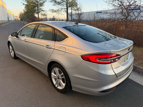 Used 2018 Ford Fusion SE w/ Fusion SE Technology Package image 3