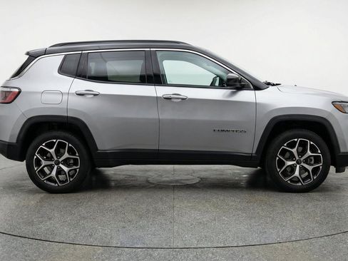 Used 2025 Jeep Compass Limited AWD/4WD image 11