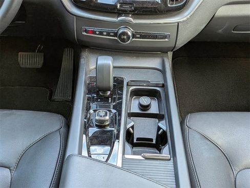 Certified 2025 Volvo XC60 B5 Core image 20