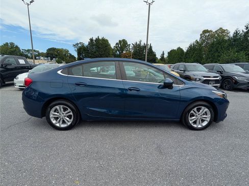 Used 2019 Chevrolet Cruze LT w/ Convenience Package FWD image 6