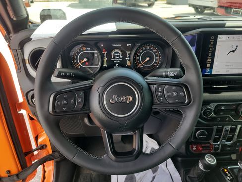Used 2025 Jeep Gladiator Sport AWD/4WD image 31