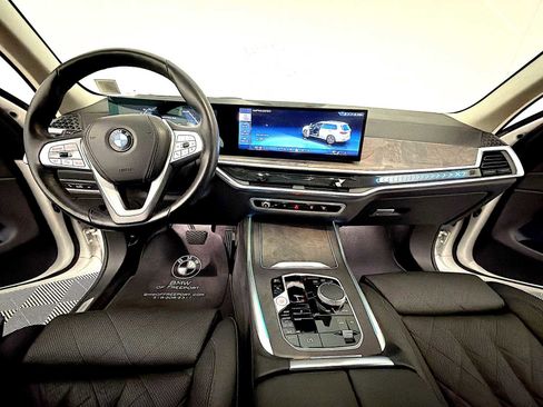 Used 2024 BMW X7 xDrive40i w/ Parking Assistance Package image 12
