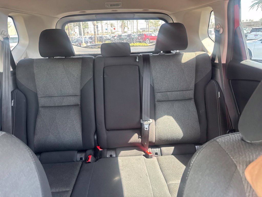 Used 2024 Nissan Rogue SV FWD image 28