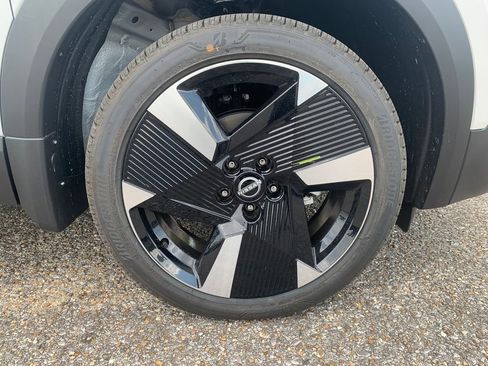 New 2026 Nissan Kicks SR w/ Cold Weather Package FWD image 6