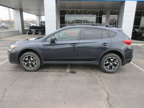 Used 2018 Subaru Crosstrek 2.0i image 2
