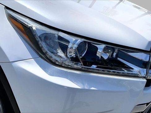 Used 2019 Toyota Highlander Limited Platinum FWD image 26