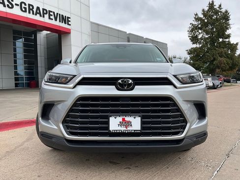 Used 2025 Toyota Grand Highlander FWD image 4