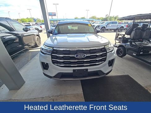 Used 2025 Ford Explorer Active w/ Active Comfort Package RWD image 2