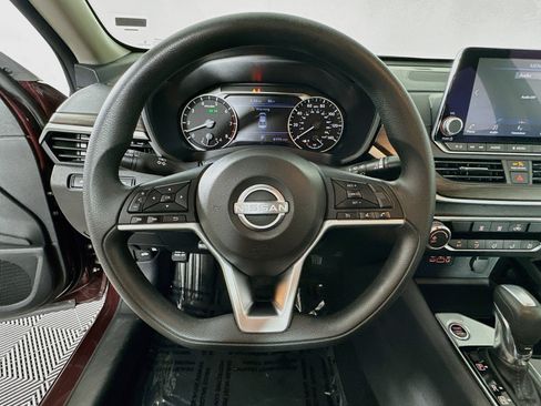 Used 2024 Nissan Altima 2.5 SV FWD image 11