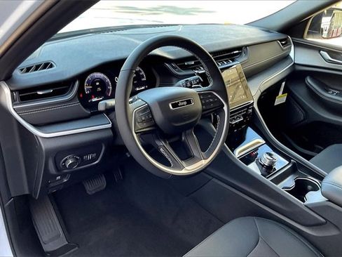 New 2025 Jeep Grand Cherokee L Laredo w/ Luxury Tech Group I image 6